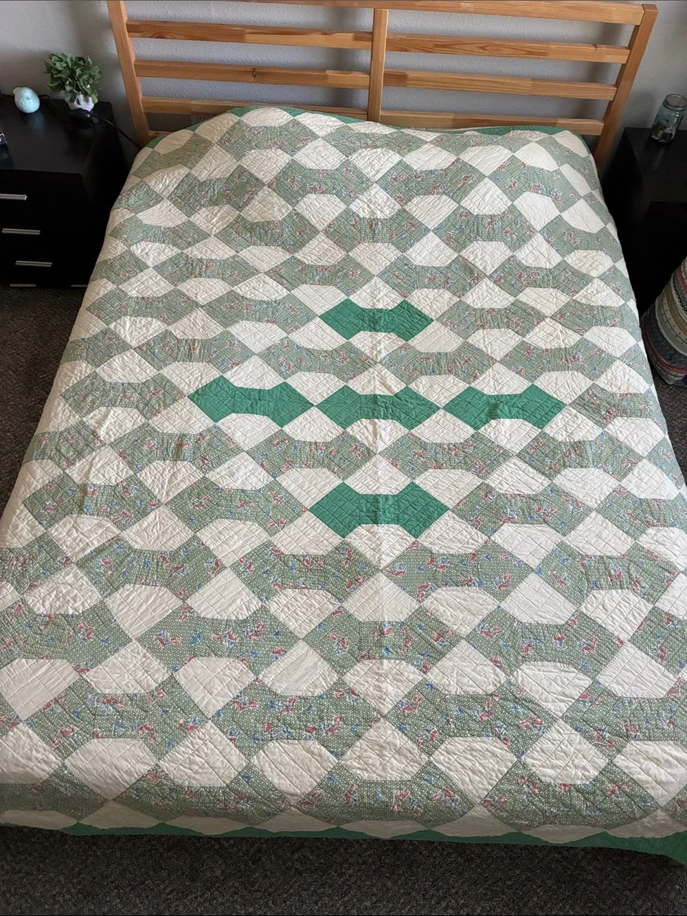 Antique Handmade Green Cream Bowtie Pattern Full Queen Quilt Blanket Bedroom